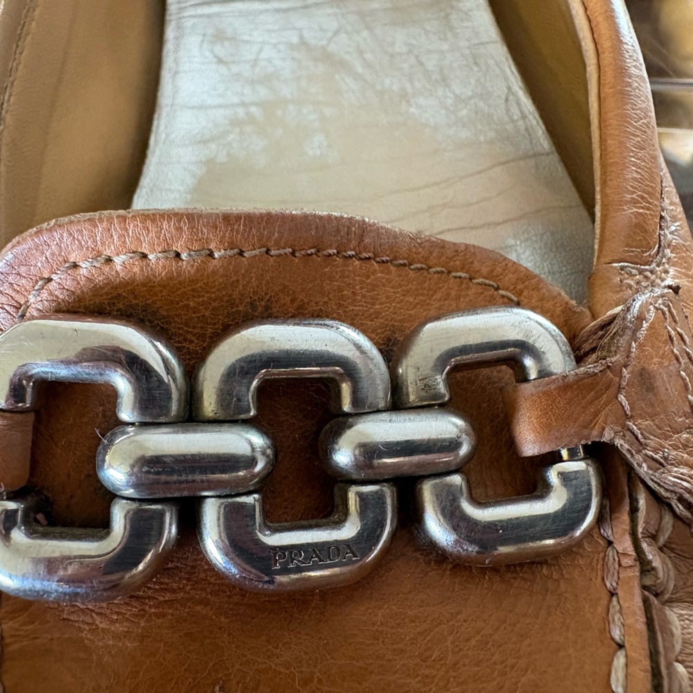 Vintage Prada, driving shoes, leather with metal chain accents. 37.5/Size 7 US. - Picture 10 of 12
